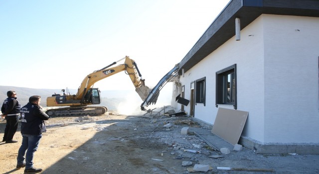 Bursada kaçak villalar yıkıldı