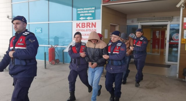 Bursada kadının altınlarını alan dolandırıcılar tutuklandı
