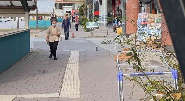 Bursada şiddetli lodos hayatı olumsuz etkiliyor