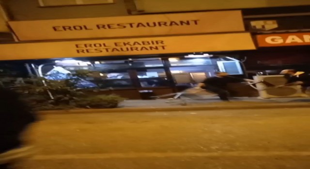 Bursada silah, sopa ve sandalyelerin kullanıldığı kavga kamerada