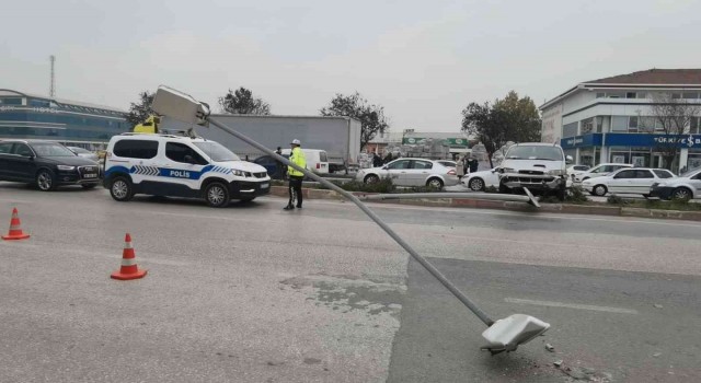 Bursa'da zincirleme kazada ölümden döndüler