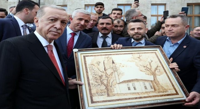Bursalı gençlerden Cumhurbaşkanı Erdoğana anlamlı hediye