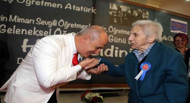 Büyükçekmece Belediye Başkanı Akgün: “Toplumlar öğretmenlerin sayesinde aydınlanabilir”
