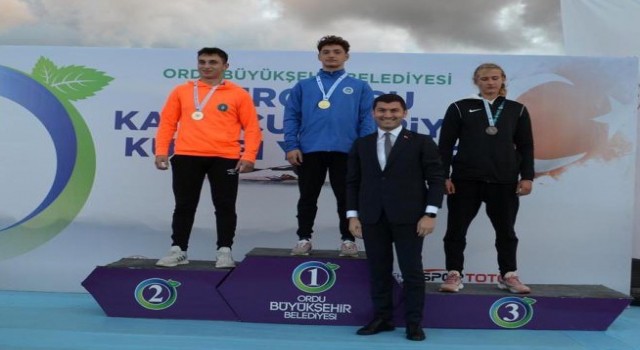 Büyükşehir kano sporcuları Orduda nefes kesti