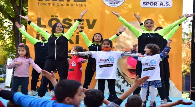 Büyükşehir, lösemili çocuklara moral ve sevgi dağıttı