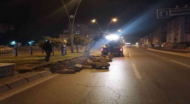 Büyükşehirden yol genişletme ve şerit düzenleme çalışması
