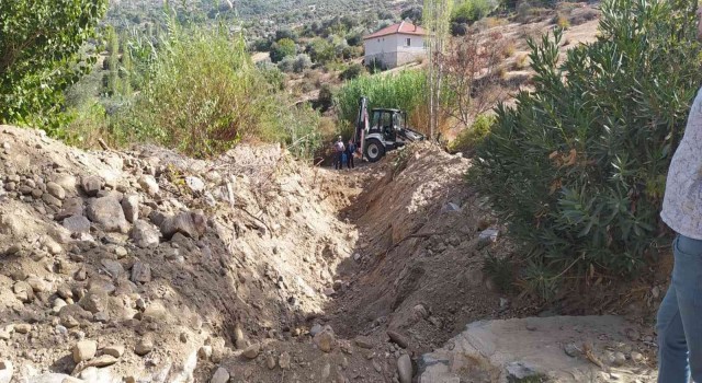 Çakaldoğanda dere temizlik çalışması yapıldı