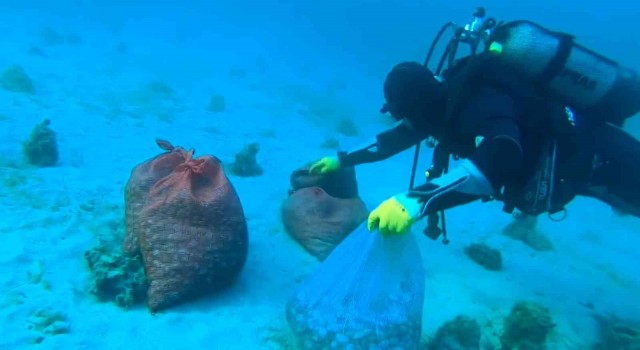 Çanakkalede kum midyesi avlayan 6 kişiye 26 bin 147 TL ceza kesildi