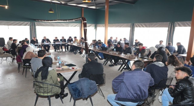 Canpolat üniversite öğrencileriyle buluştu