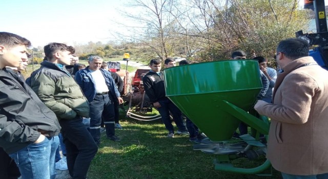 Çaycumada öğrenciler tarıma destek oldu, buğday ekildi