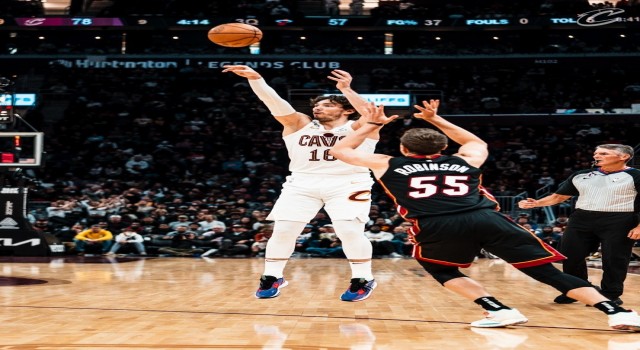 Cedili Cleveland, Miami Heati farklı geçti