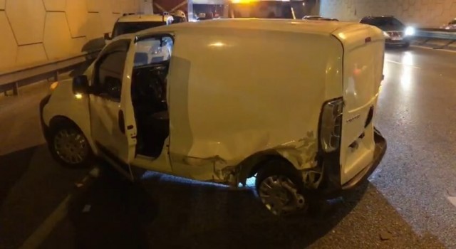 Çekmeköyde alkollü sürücü ticari araca çarpıp kaçtı: 1 yaralı