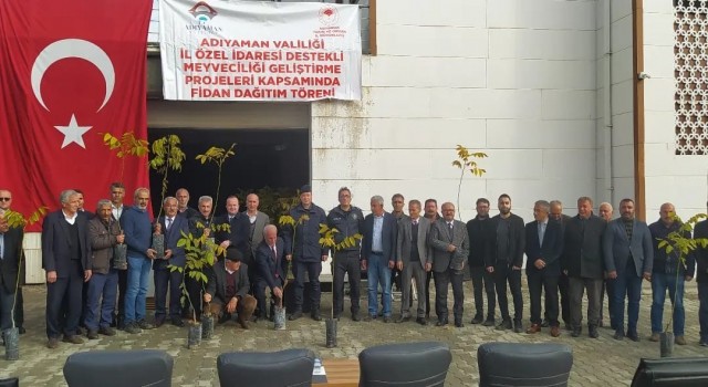 Çelikhanda 2 bin adet ceviz fidanı dağıtıldı