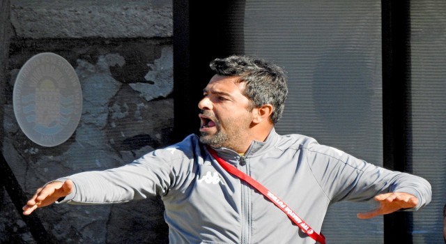 Çeşme Belediyespor, Teknik Direktör Karatepe ile yollarını ayırdı