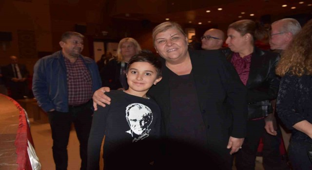 Ceyhanlılar Atatürkü sevdiği türkülerle andı