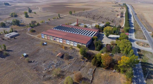 CHPli belediye istihdam sağlamak amacıyla satın aldığı fabrikayı işletemeden kiraya veriyor