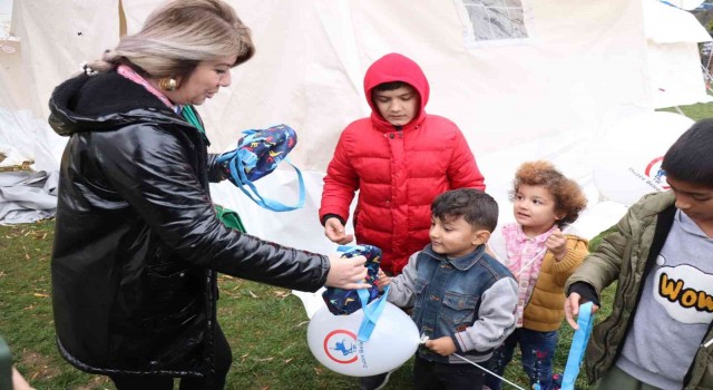 Çocuklar deprem korkusunu bir an olsa unuttu