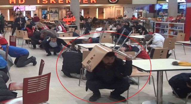 “Çök kapan tutun”u yanlış anladı, yaptığını kendi bile anlamlandıramadı
