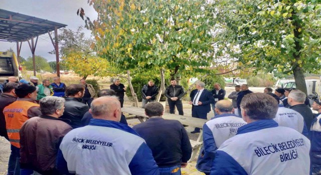 Çöp toplama hizmetini yürüten işçilere teşekkür