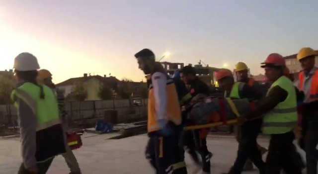Çorumda demir iskele çöktü: 2 yaralı