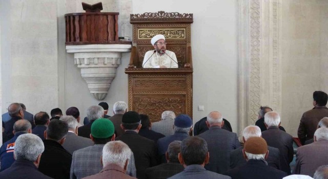 Cuma hutbesinin konusu deprem oldu