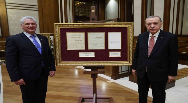 Cumhurbaşkanı Erdoğandan Kübaya tarihi hediye