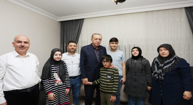 Cumhurbaşkanı Erdoğanın ziyaret ettiği hafız Ravzanurun hedefi külliyede Kuranı Kerim okumak