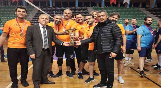 Denizlide 400 öğretmen voleybol turnuvasında yarıştı