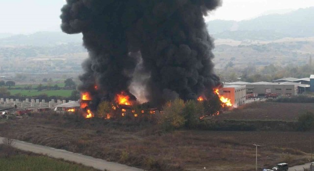 Denizlide kimya fabrikasında yangın