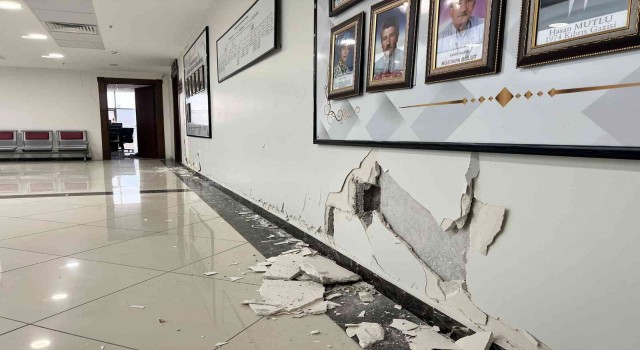 Deprem Cumayerinde kamu binalarında hasara neden oldu