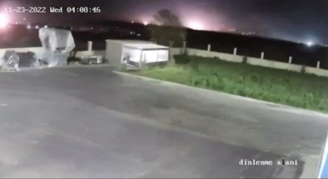 Deprem sırasında ışık patlaması görüldü: Sarsıntının ürküten etkisi kamerada