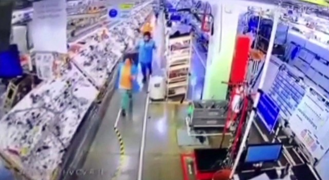 Deprem sonrası tepki çeken görüntü