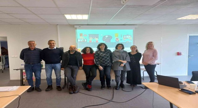 Dijital okuryazarlık projesinin ikinci toplantısı Pariste yapıldı