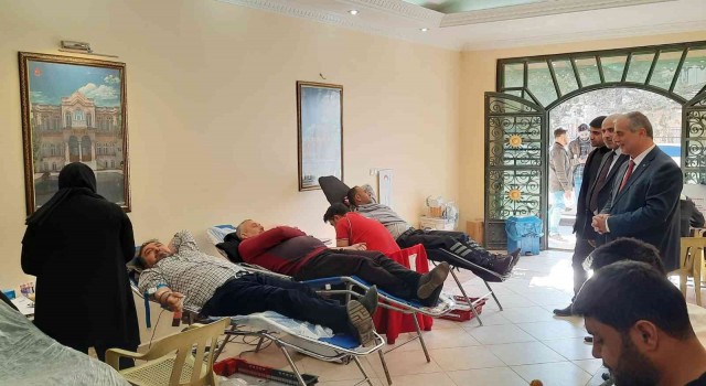 Din görevlilerinden Kızılaya kan bağışı