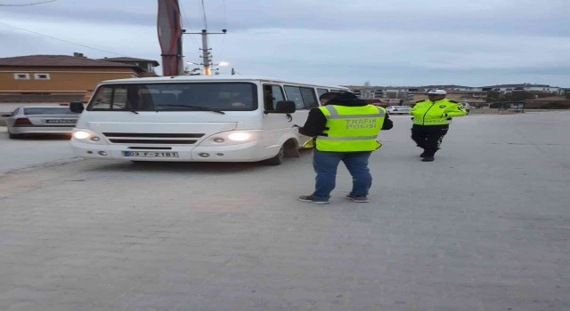 Dinarda öğrenci servislerine yönelik polis denetimi