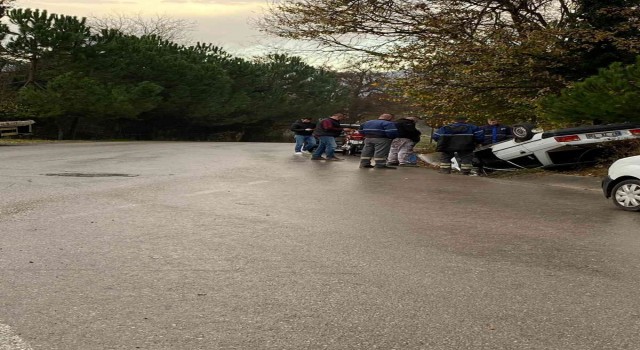 Direksiyon hakimiyetini kaybetti takla atarak durabildi