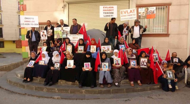 Diyarbakırda ailelerin evlat nöbeti kararlılıkla devam ediyor