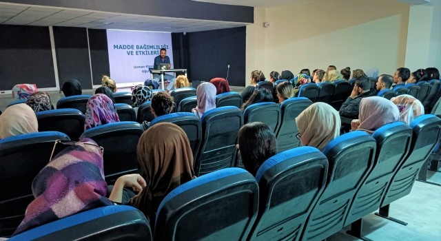 Diyarbakırda kursiyerlere madde bağımlılığı semineri