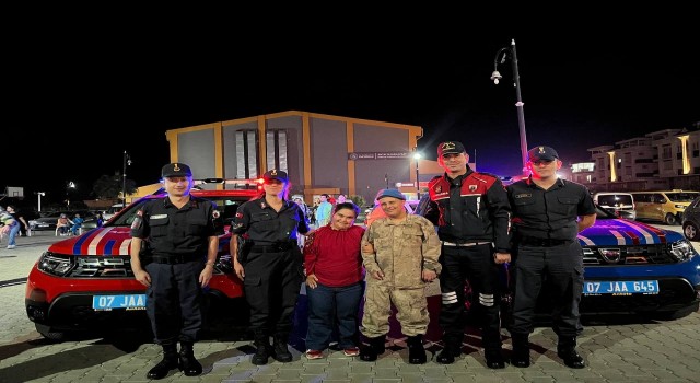 Down sendromlu Niyaziye davullu-zurnalı asker eğlencesi