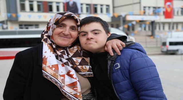 Down sendromlu Salihin annesi Kevser Çolak, oğlunun yaşadığı mutluluğu anlattı