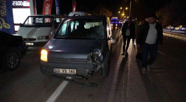 Düğünden çıkanlara ticari araç çarptı: 1 ölü, 1 yaralı