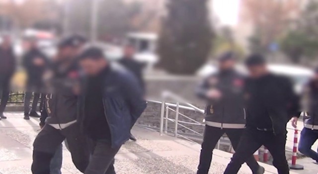 ‘Dükkana aldığın altınlar FETÖ terör örgütü tarafından satıldı dediler, kuyumcuyu 750 bin TL dolandırdılar