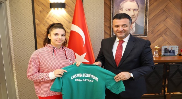 Dünya Şampiyonu Esra Bayrak, Çarşamba Belediyesporda