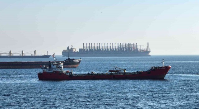 Dünyanın en büyük enerji gemisi İstanbulda