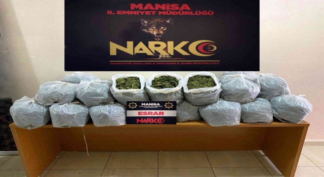 Durdurulan araçta 26 kilo esrarla yakalandı: 4 gözaltı