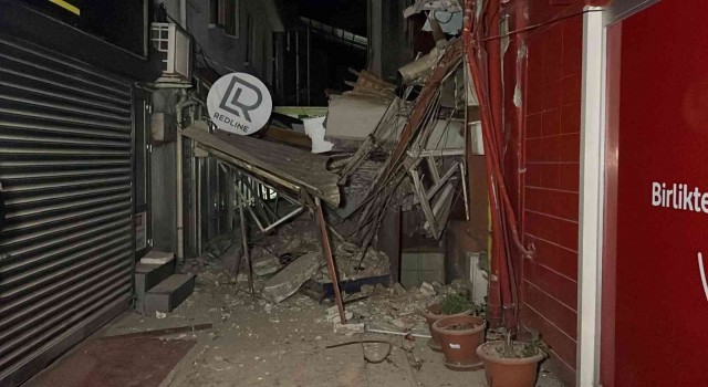 Düzcede depremin ardından bir iş yeri yıkıldı