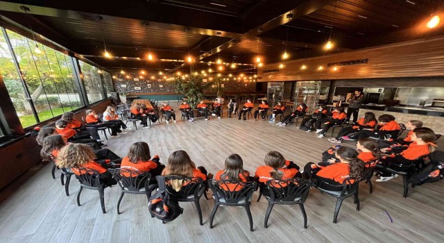 Eczacıbaşı Geleceğe Smaç Projesinin sporcularının buluştuğu turnuvaya 450 sporcu katıldı