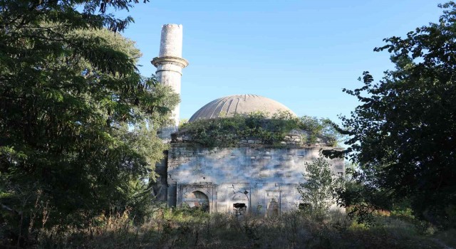 Edirnede Evliya Kasım Paşa Camisi definecilere ve uyuşturucu bağımlılarına bırakıldı