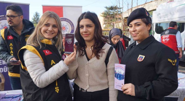 Edirnede Kadına Yönelik Şiddetle Mücadele standı yoğun ilgi gördü