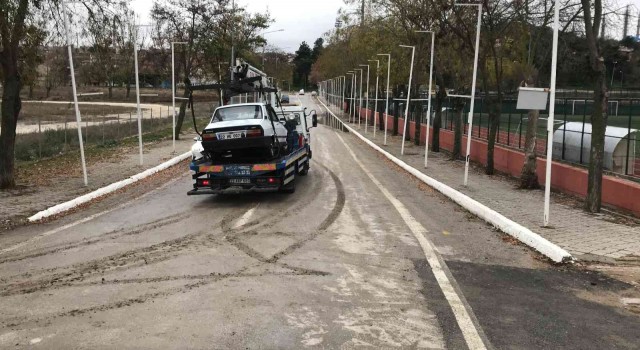 Edirnede kazaya karışan sürücü otomobiliyle olay yerinden kaçtı: 1 yaralı